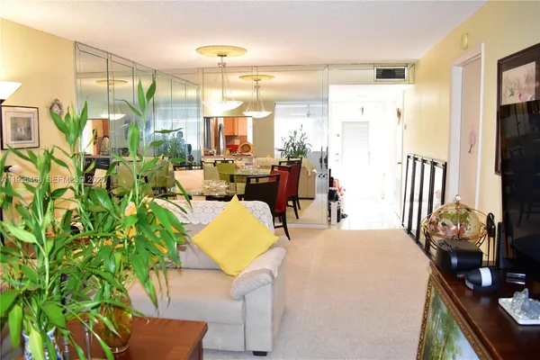 $83,000 | 9881 Sunrise Lakes Boulevard, Unit 207, Sunrise, FL 33322