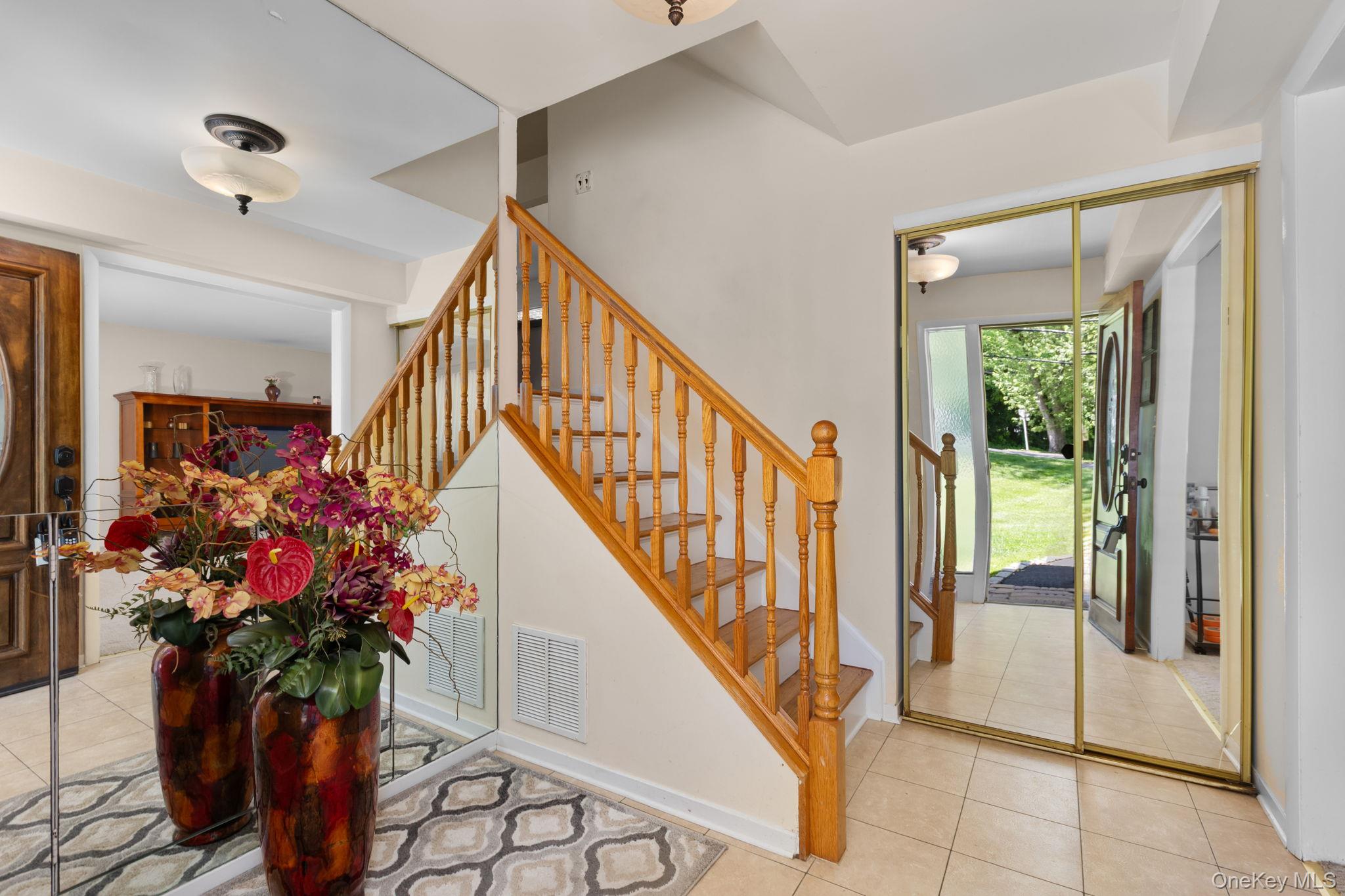 351 London Road Yorktown Heights, NY 10598 - Photo 5 of 32