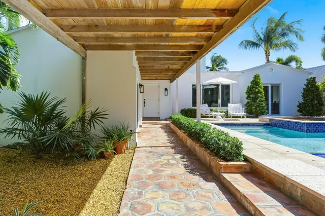 $11,495,000 | 3208 North Flagler Drive, West Palm Beach, FL 33407