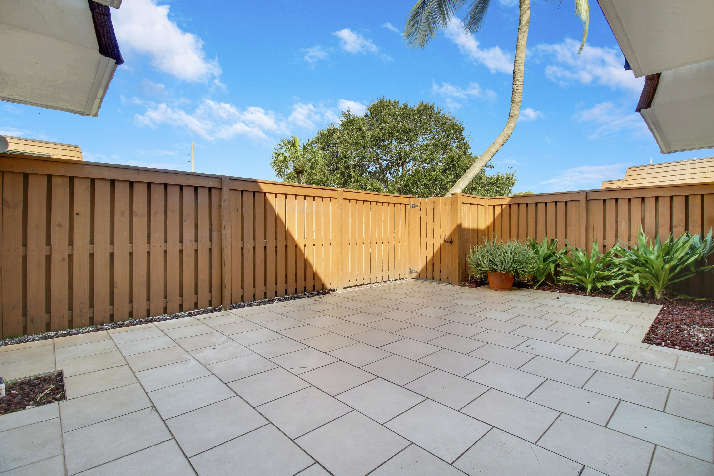 3900 County Line Road, Unit 21D Tequesta, FL 33469 - Photo 19 of 20 a view of backyard with potted plants