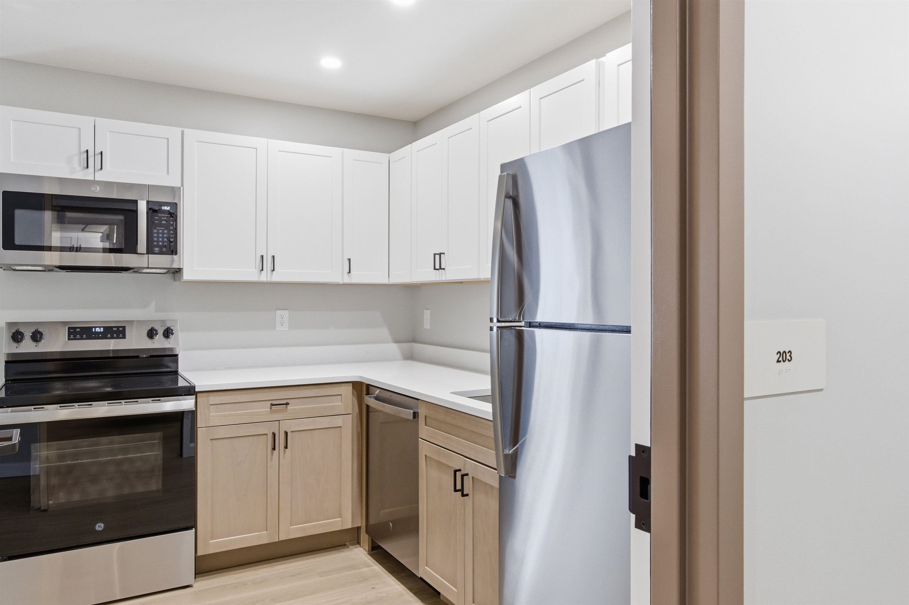 15 Mountain Road, Unit 203 Goffstown, NH 03045 - Photo 4 of 16