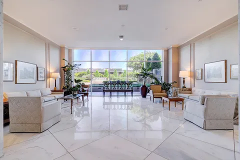 $425,000 | 2200 Willowick Road, Unit 7B, Houston, TX 77027