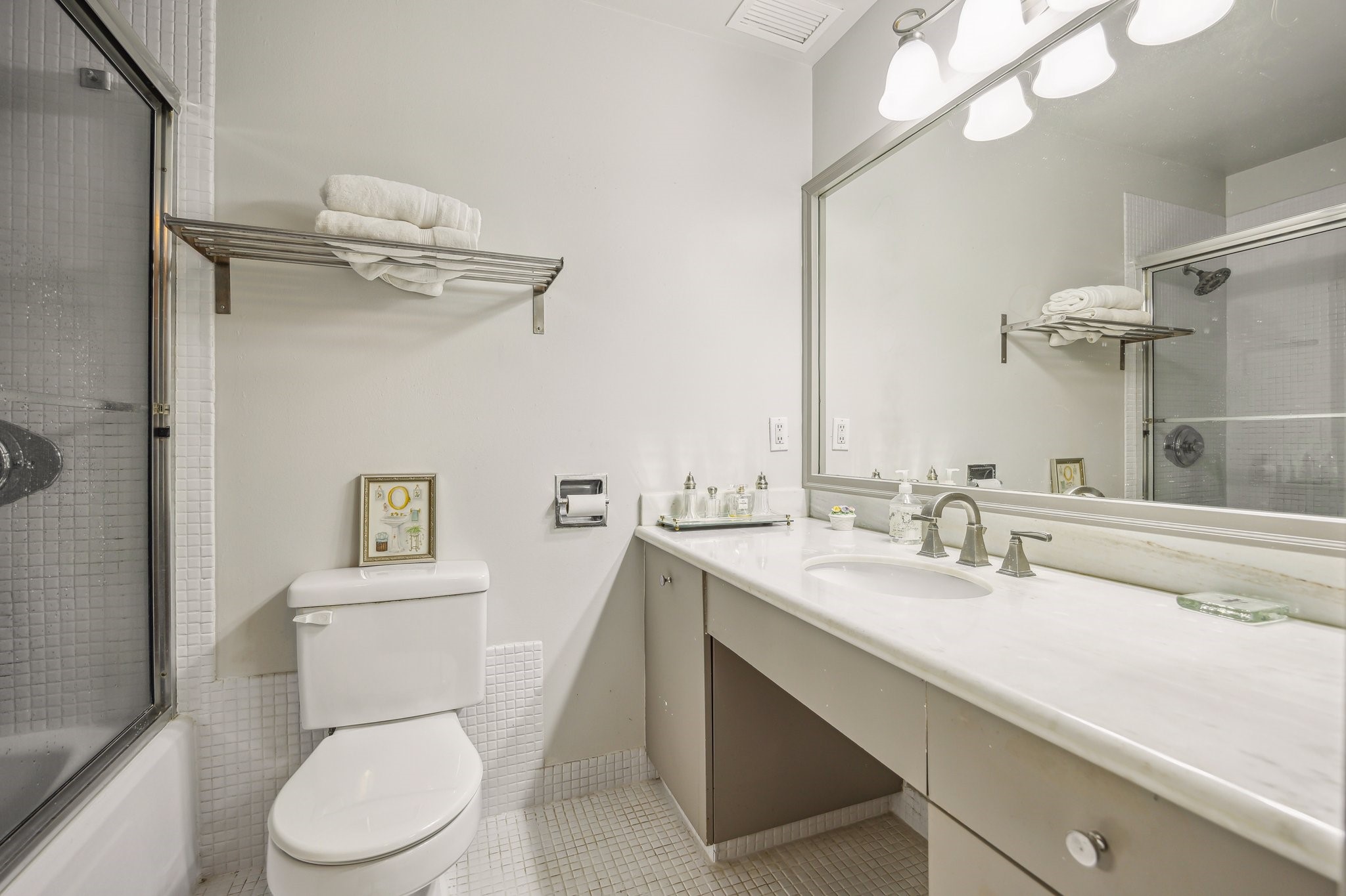 2200 Willowick Road, Unit 7B Houston, TX 77027 - Photo 23 of 32 a bathroom with a toilet sink and mirror
