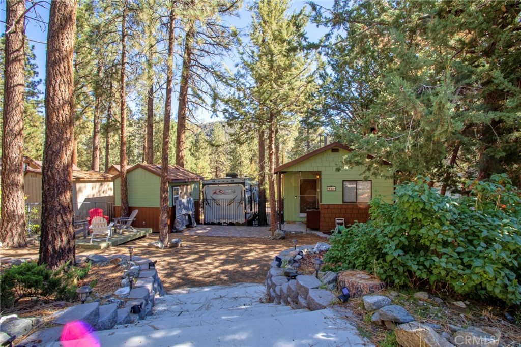 1244 Lark Road Wrightwood, CA 92397 - Photo 4 of 26 a front view of a house with garden