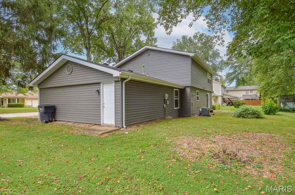 3217 Seven Pnes Road Belleville, IL 62221 - Photo 12 of 40 Gallery Image 12