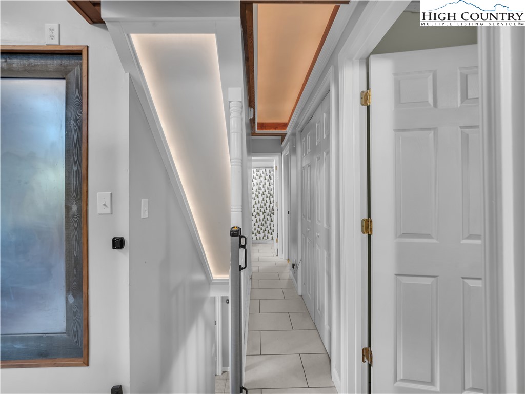 404 Charter Hills Road Beech Mountain, NC 28604 - Photo 28 of 36 a view of entryway