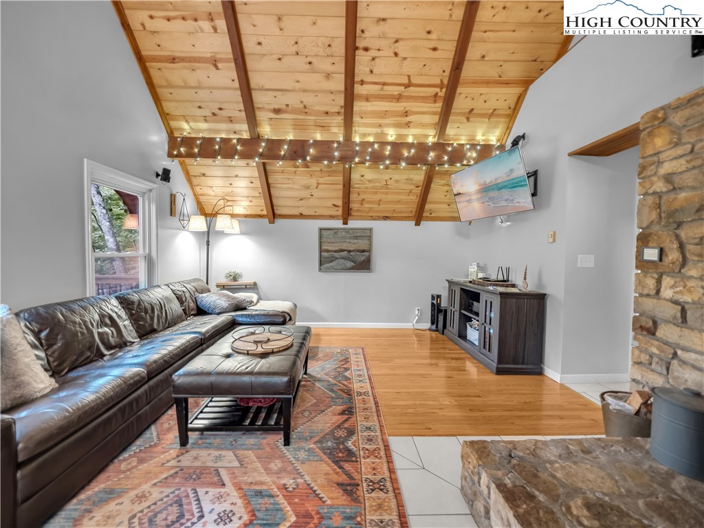 404 Charter Hills Road Beech Mountain, NC 28604 - Photo 6 of 36 a outdoor living space with furniture