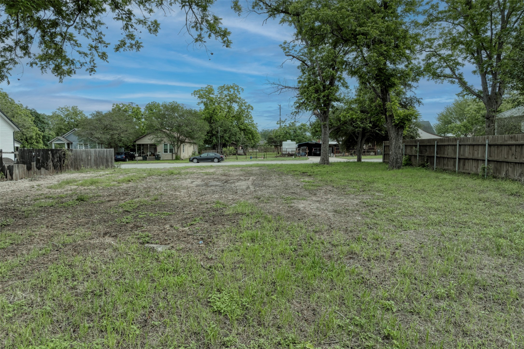 809 East Fannin Street Luling, TX 78648 - Photo 4 of 16 a view of outdoor space and yard
