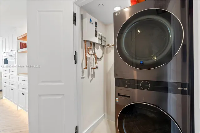 a close up view of a washer and dryer
