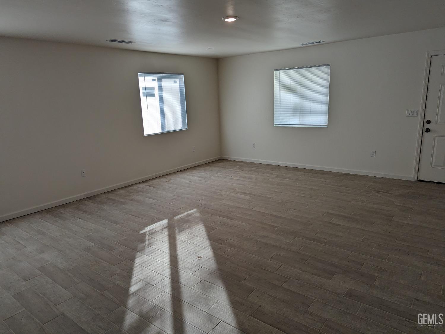 Undisclosed Address Bakersfield, CA 93308 - Photo 5 of 9 an empty room with windows