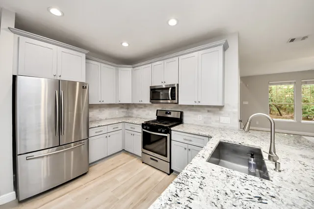 $2,095 | 66 Scarlet Woods Court, The Woodlands, TX 77380