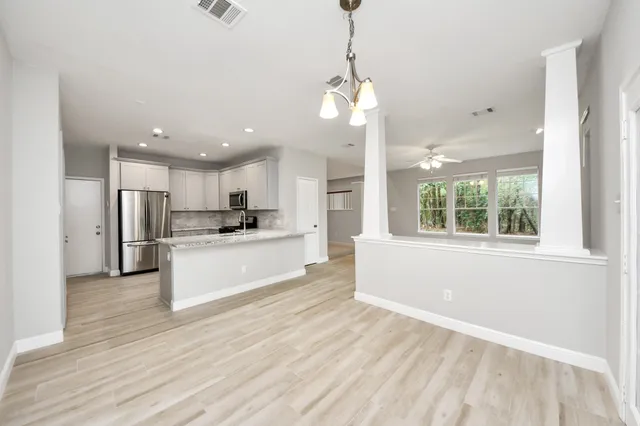 $2,095 | 66 Scarlet Woods Court, The Woodlands, TX 77380