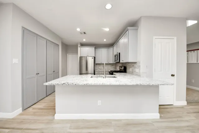 $2,095 | 66 Scarlet Woods Court, The Woodlands, TX 77380