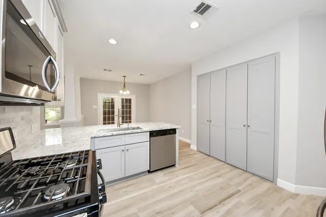 $2,095 | 66 Scarlet Woods Court, The Woodlands, TX 77380