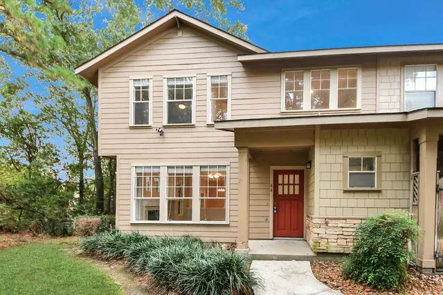 $2,095 | 66 Scarlet Woods Court, The Woodlands, TX 77380