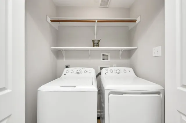 $2,095 | 66 Scarlet Woods Court, The Woodlands, TX 77380