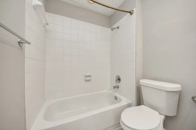 $2,095 | 66 Scarlet Woods Court, The Woodlands, TX 77380