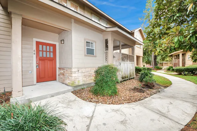 $2,095 | 66 Scarlet Woods Court, The Woodlands, TX 77380