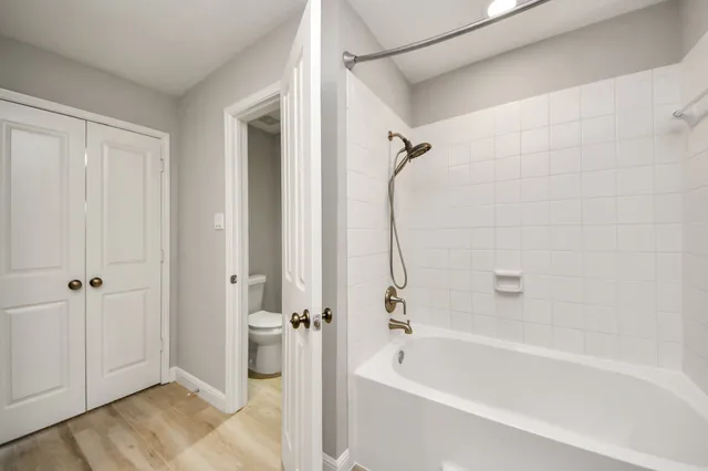 $2,095 | 66 Scarlet Woods Court, The Woodlands, TX 77380