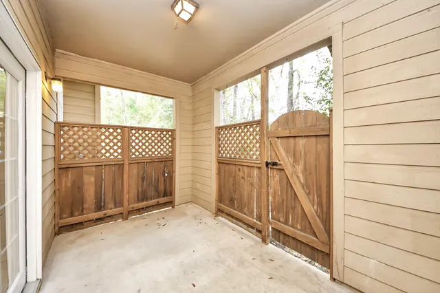 $2,095 | 66 Scarlet Woods Court, The Woodlands, TX 77380