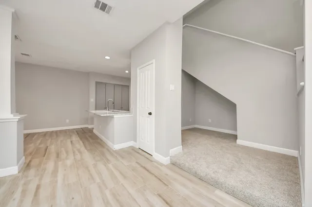 $2,095 | 66 Scarlet Woods Court, The Woodlands, TX 77380