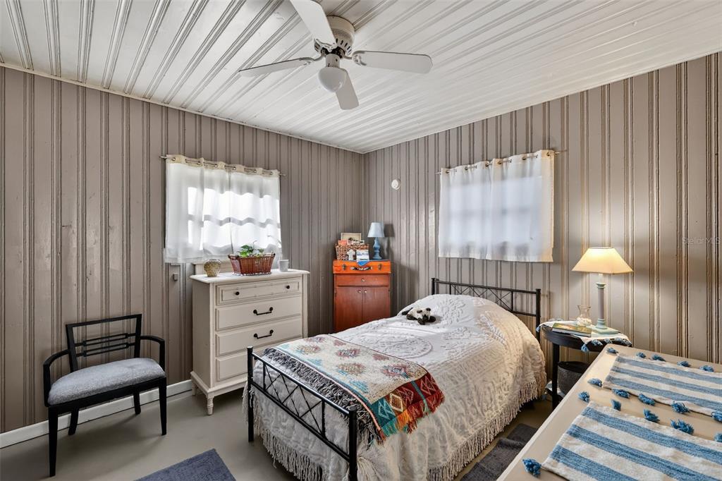 8481 Cr 636 Bushnell Bushnell, FL 33513 - Photo 17 of 25 a bedroom with a bed and a chandelier