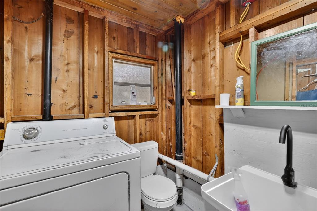 8481 Cr 636 Bushnell Bushnell, FL 33513 - Photo 19 of 25 a bathroom with a sink a toilet and shower