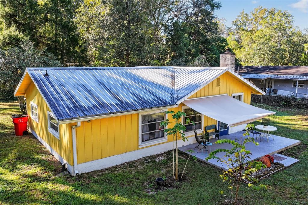 8481 Cr 636 Bushnell Bushnell, FL 33513 - Photo 3 of 25 a view of a backyard with swimming pool