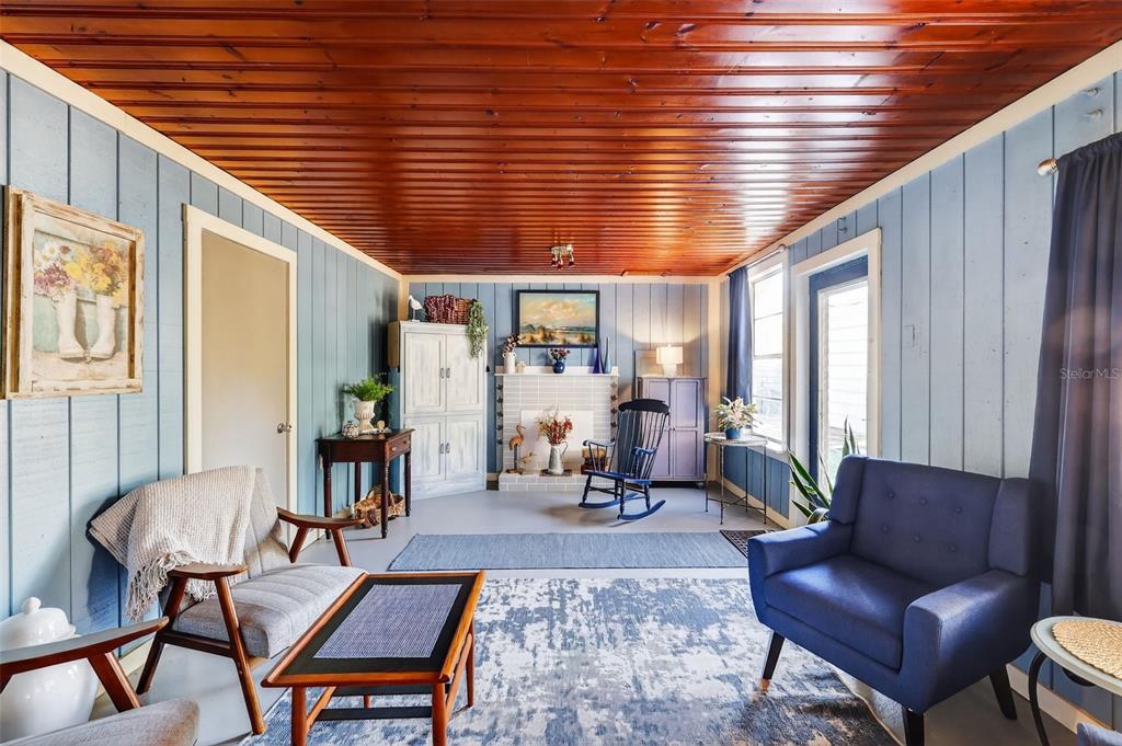 8481 Cr 636 Bushnell Bushnell, FL 33513 - Photo 8 of 25 a living room with furniture