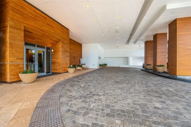 $850,000 | 6899 Collins Avenue, Unit 2004, Miami Beach, FL 33141