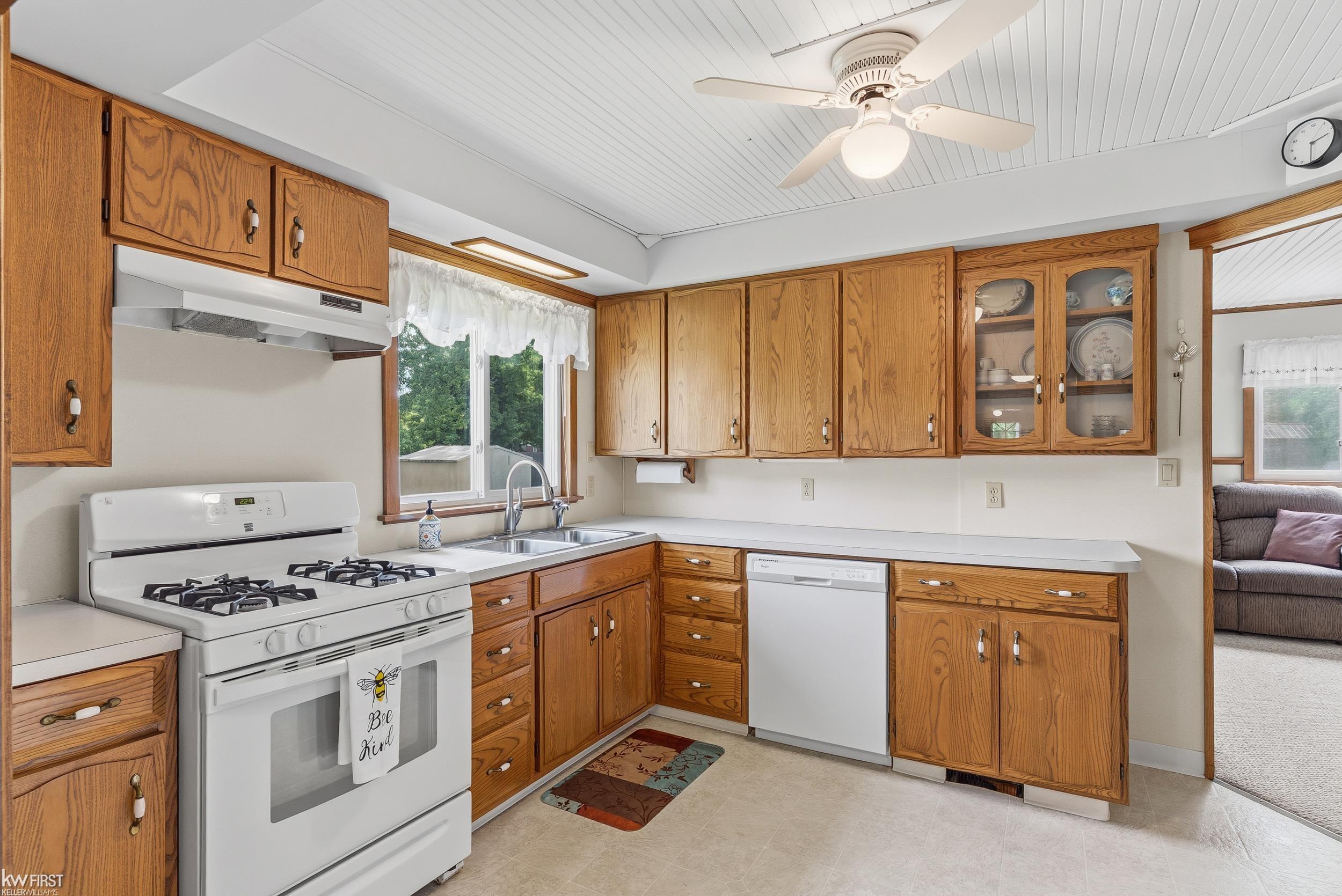 1018 Mildred Street Flushing, MI 48433 - Photo 5 of 50
