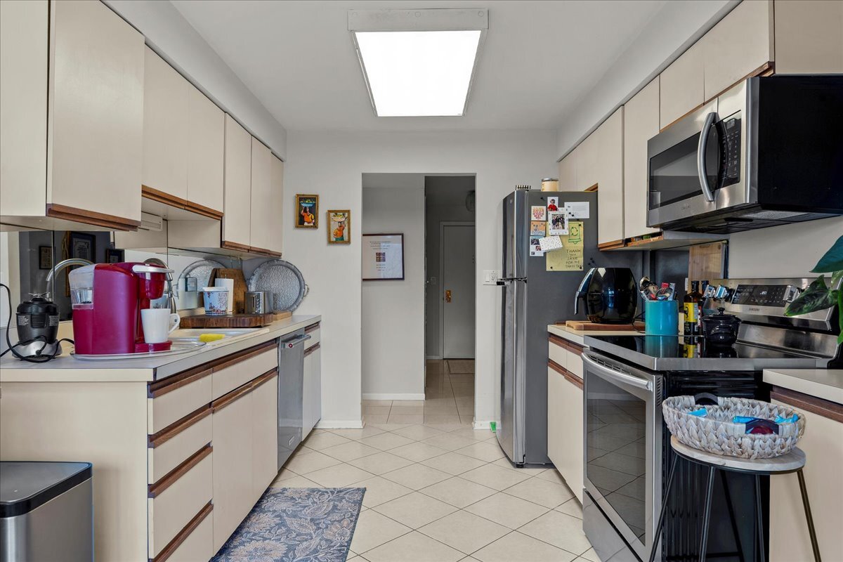 1795 Lake Cook Road, Unit 207 Highland Park, IL 60035 - Photo 11 of 18