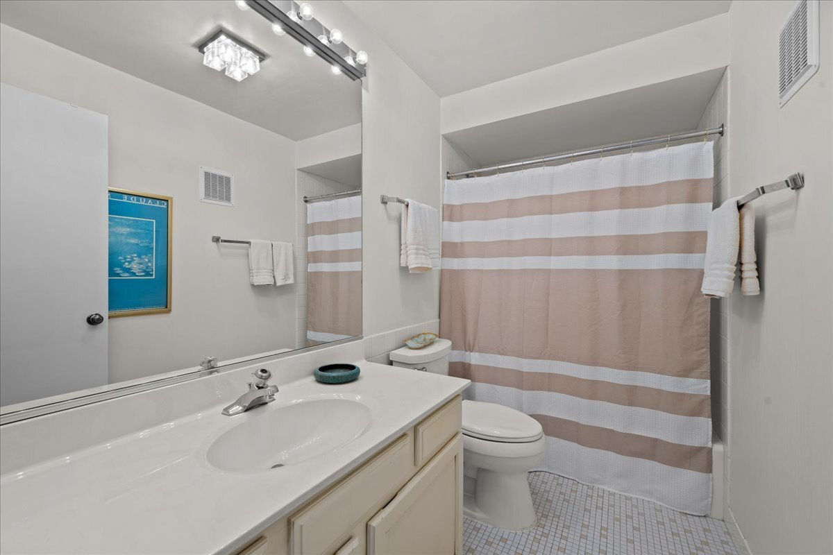 1795 Lake Cook Road, Unit 207 Highland Park, IL 60035 - Photo 15 of 18