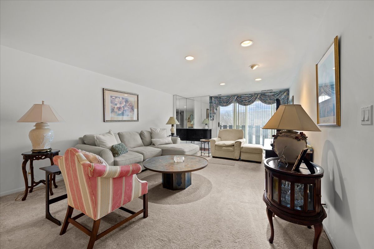 1795 Lake Cook Road, Unit 207 Highland Park, IL 60035 - Photo 7 of 18