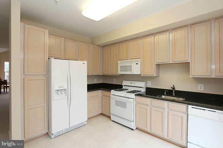 1307 Windleaf Drive, Unit K Reston, VA 20194 - Photo 16 of 30 Kitchen