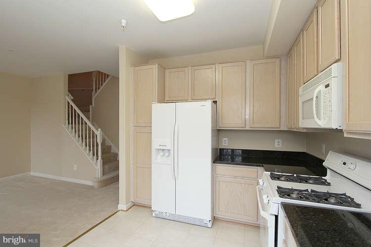 1307 Windleaf Drive, Unit K Reston, VA 20194 - Photo 17 of 30 Kitchen