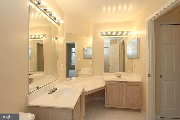 1307 Windleaf Drive, Unit K Reston, VA 20194 - Photo 26 of 30 Bath (Master)