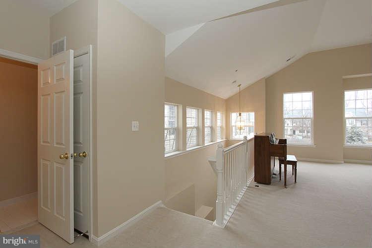 1307 Windleaf Drive, Unit K Reston, VA 20194 - Photo 5 of 30 Interior (General)