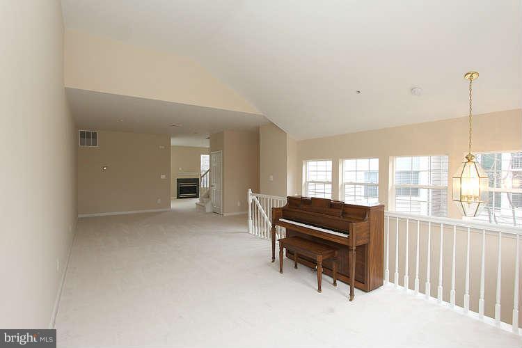 1307 Windleaf Drive, Unit K Reston, VA 20194 - Photo 7 of 30 Living Room