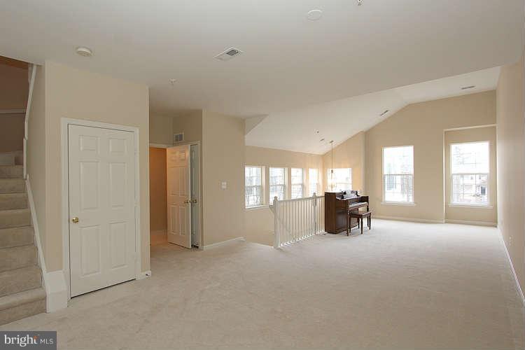 1307 Windleaf Drive, Unit K Reston, VA 20194 - Photo 10 of 30 Living Room
