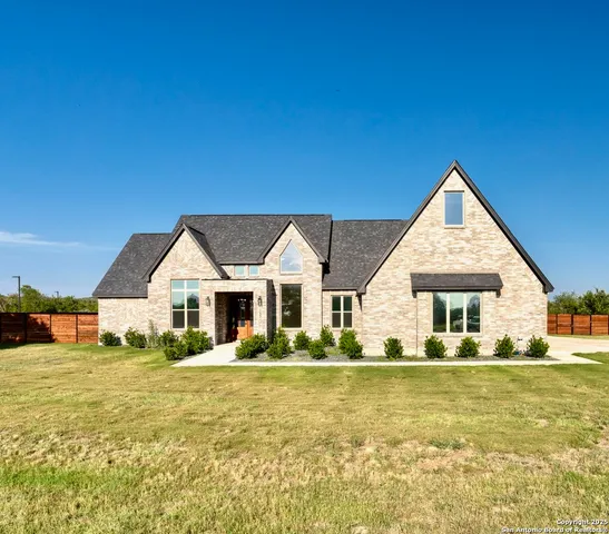 $662,000 | 187 Stone Loop, Castroville, TX 78009