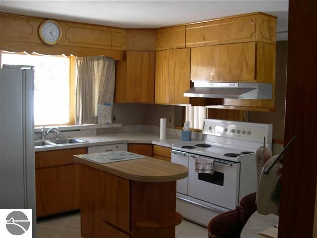 535 Bloomfield Road Traverse City, MI 49686 - Photo 9 of 25 1733760-8.JPG