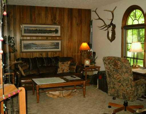 17 Tanner Road Greenville, PA 16125 - Photo 2 of 8 Den/Family/Great Room.