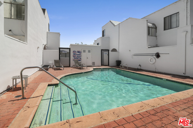 29221 Heathercliff Road, Unit 9 Malibu, CA 90265 - Photo 2 of 20