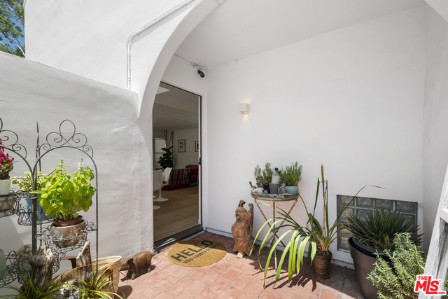 29221 Heathercliff Road, Unit 9 Malibu, CA 90265 - Photo 3 of 20