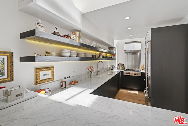 29221 Heathercliff Road, Unit 9 Malibu, CA 90265 - Photo 6 of 20