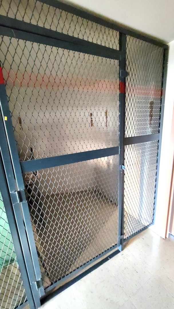 1280 Rudolph Drive, Unit 5E Northbrook, IL 60062 - Photo 23 of 33 a view of a black gate