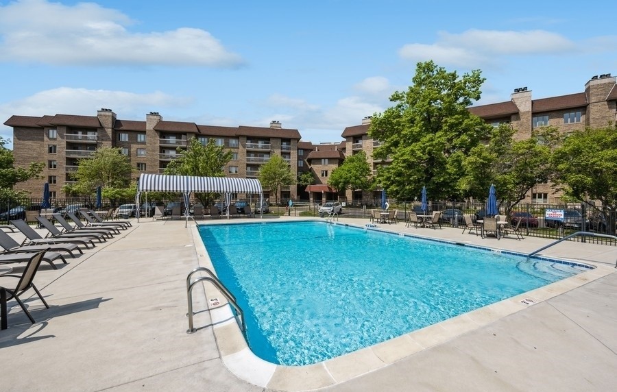 1280 Rudolph Drive, Unit 5E Northbrook, IL 60062 - Photo 25 of 33 a swimming pool with outdoor seating and yard