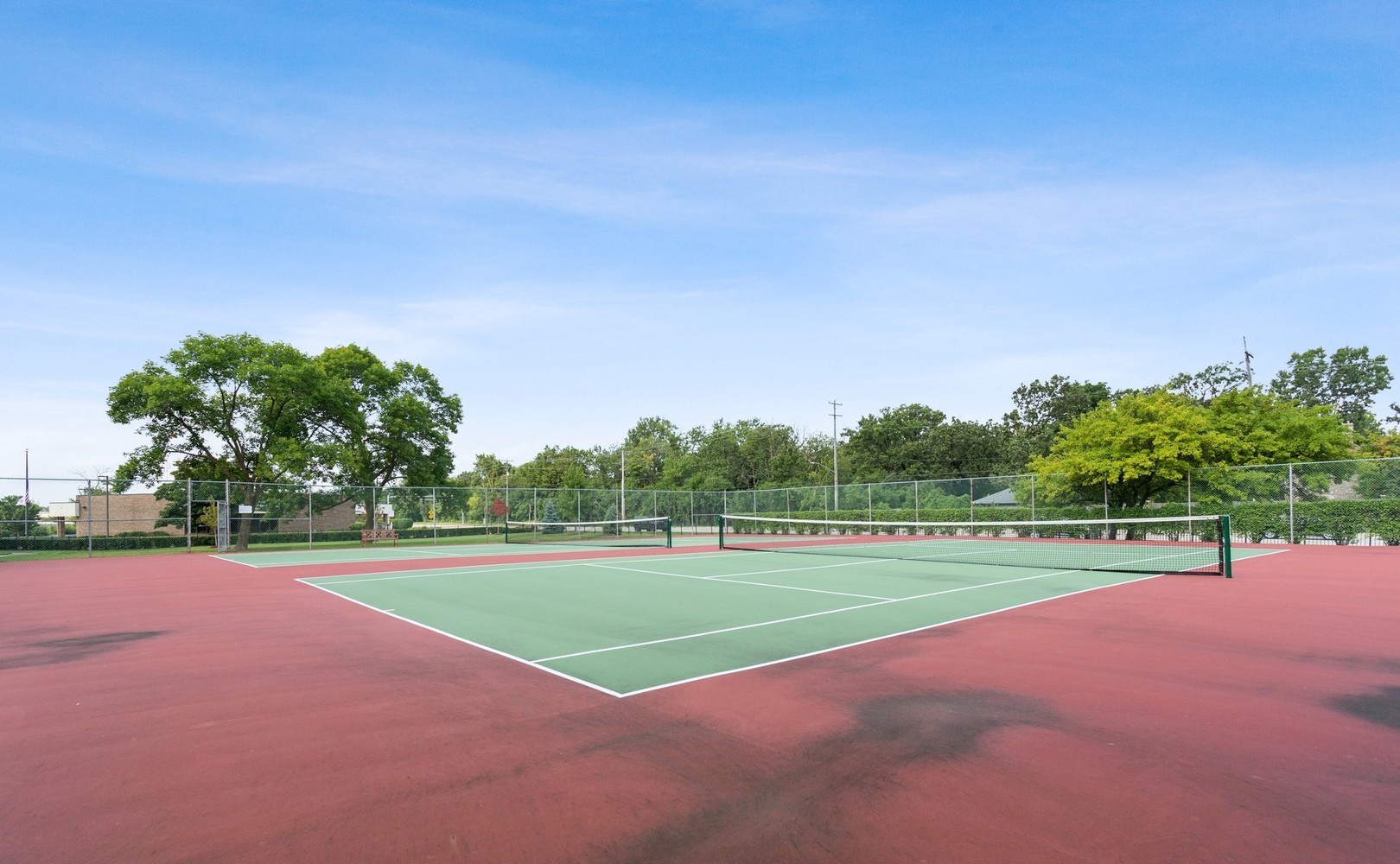 1280 Rudolph Drive, Unit 5E Northbrook, IL 60062 - Photo 30 of 33 a view of a big room with a big yard