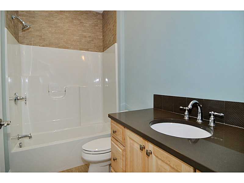 100 Algonquin Road, Unit 17 Narragansett, RI 02882 - Photo 15 of 25 Bathroom.